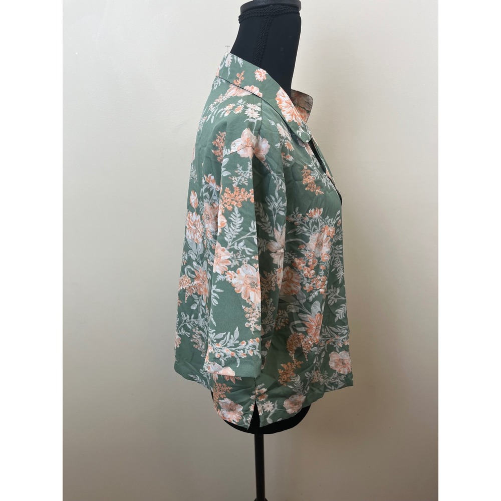 NWOT Cupcakes and Cashmere Floral Short Button Down Shirt Sage Green Large - Picture 4 of 16